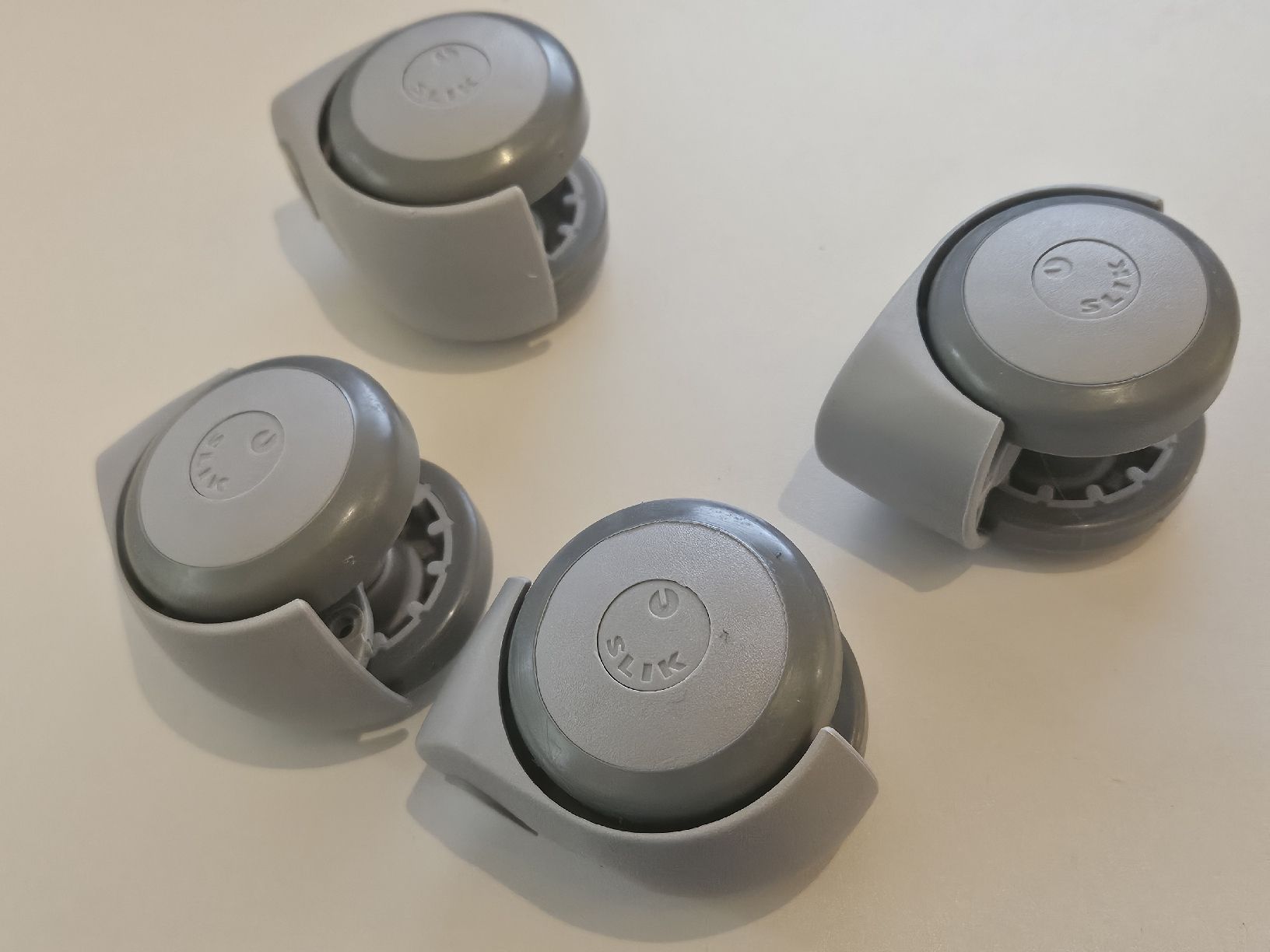Altro per stoccaggio & trasporto: 4 Stk. SLIK Rollen / Räder Grau – Usato da Jonen venduto da Airspeed