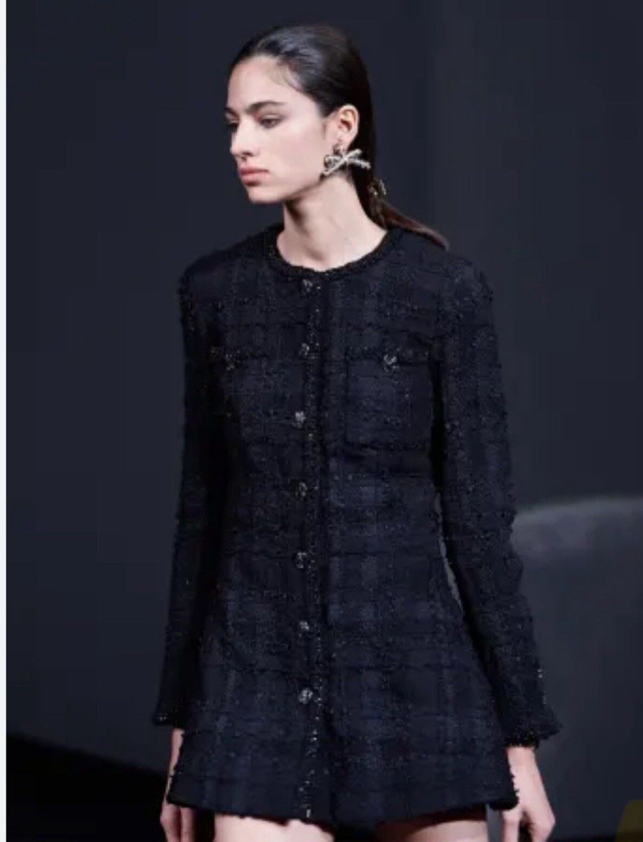Chanel Giacche: Chanel Tweed 2023 Runway Jacket – Nuovo (secondo la descrizione) da Meilen venduto da ana_nln9 7