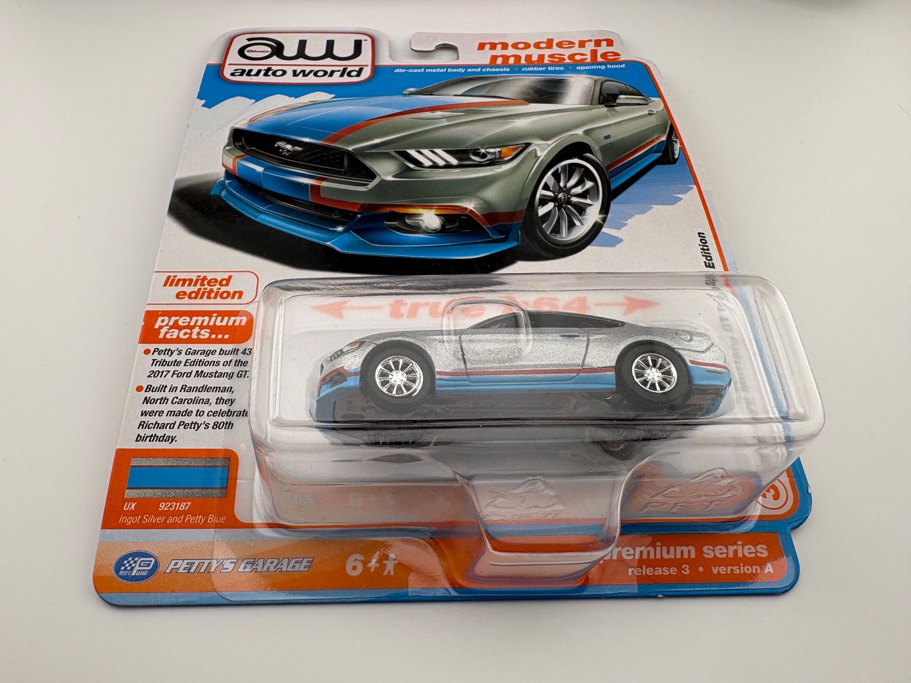 Hot Wheels Modellini d'auto: auto world 2017 Ford Mustang GT Tribute Edition – Nuovo e nell'imballaggio originale da Flawil venduto da HeisseReifen 4