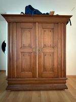 Schöner antiker Schrank