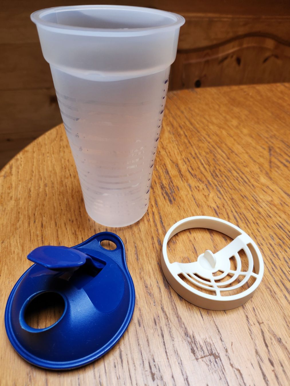 Tupperware Contenitori & Simili: Tupperware Shaker 500ml mit Teiler – Usato da Gstaad venduto da Meiel2020 1