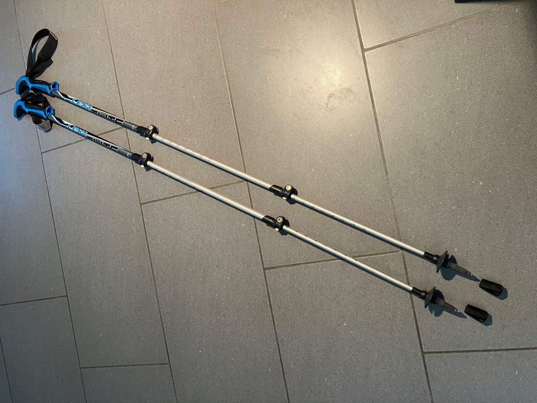 Leki Bastoncini da trekking: LEKI SOFTLITE Wanderstöcke mit Speed Lock max. Länge 135 cm – Nuovo (secondo la descrizione) da Winznau venduto da gugi2009 1