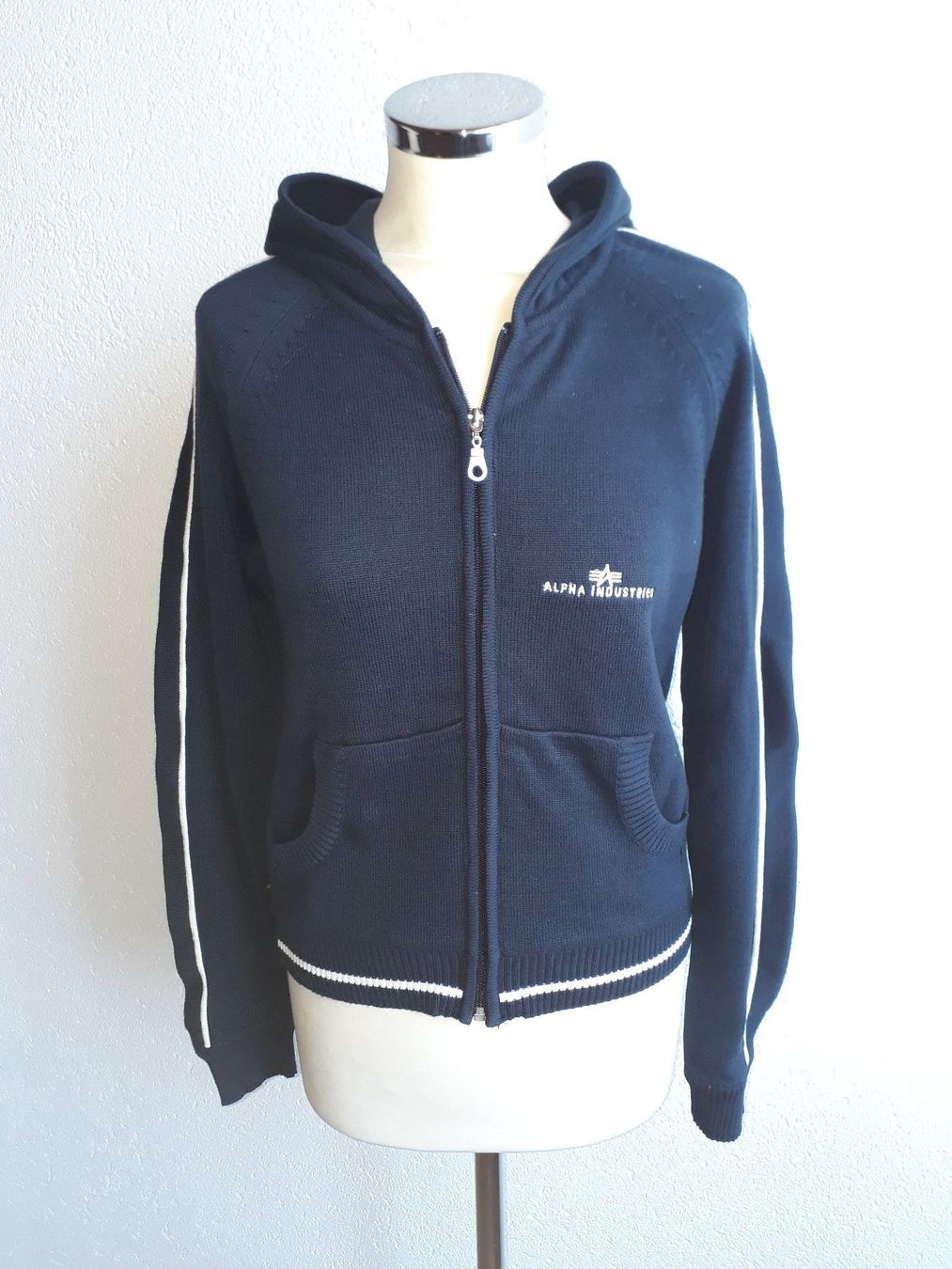 Alpha Industries Giacche: Damen Alpha Industries Kapuzenjäckli – Nuovo (secondo la descrizione) da Amriswil venduto da bambigirl