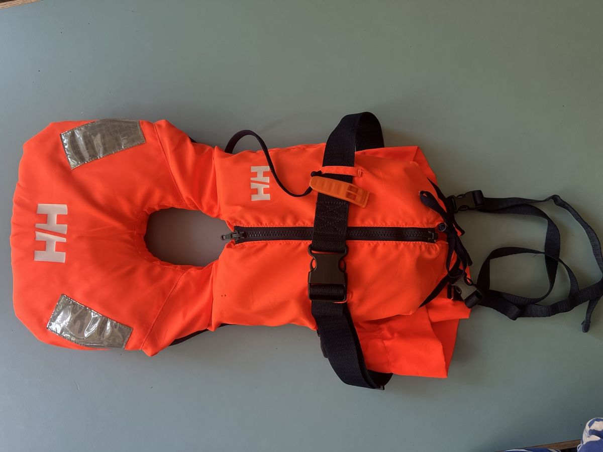 Helly Hansen Giubbotti di salvataggio: Rettungsweste Helly Hansen Grösse 20-35kg fast neu – Usato da Zürich venduto da Van-Bille