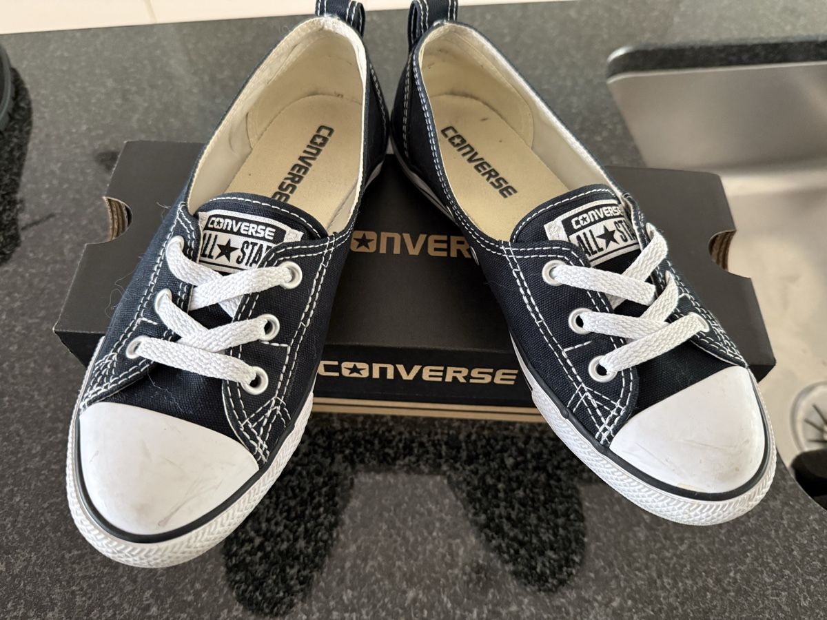 Converse Scarpe da donna: Converse 37( petit 37) noir blanche – Usato da Biel/Bienne venduto da Abeille01