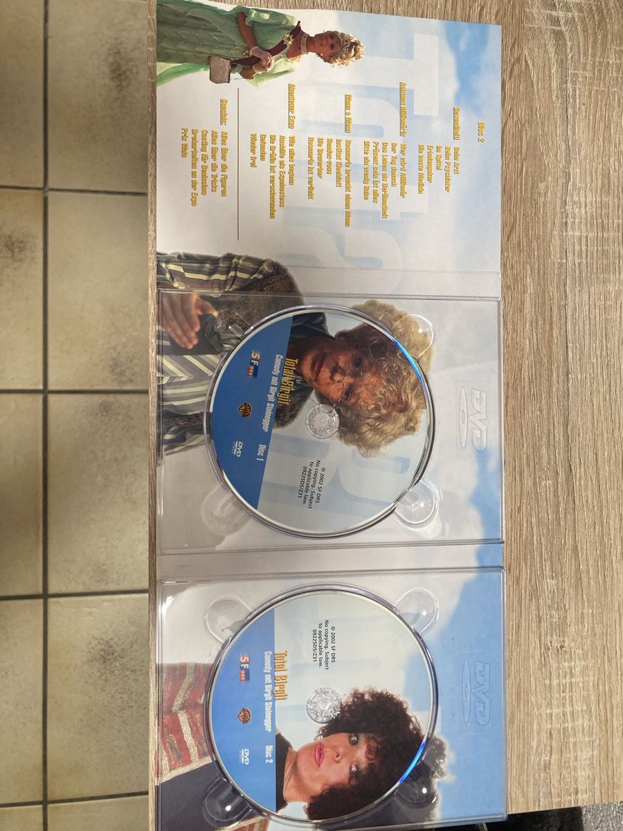 Tutti i DVDs: DVD( kein bluray) Total Birgit 9folgen mit extras – Usato da gretzenbach venduto da mic_cvj6