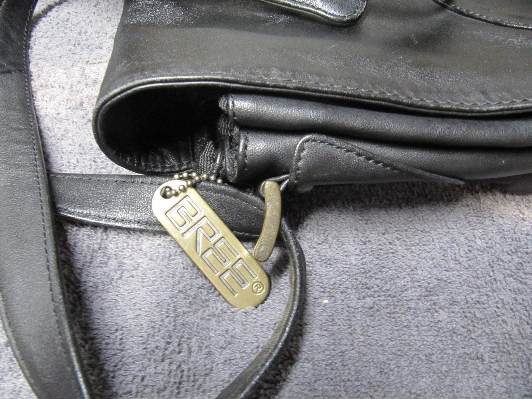 Borse da donna: GREE Ledertasche Schwarz Umhängetasche. – Usato da Selzach venduto da Sennemeitschi11 5