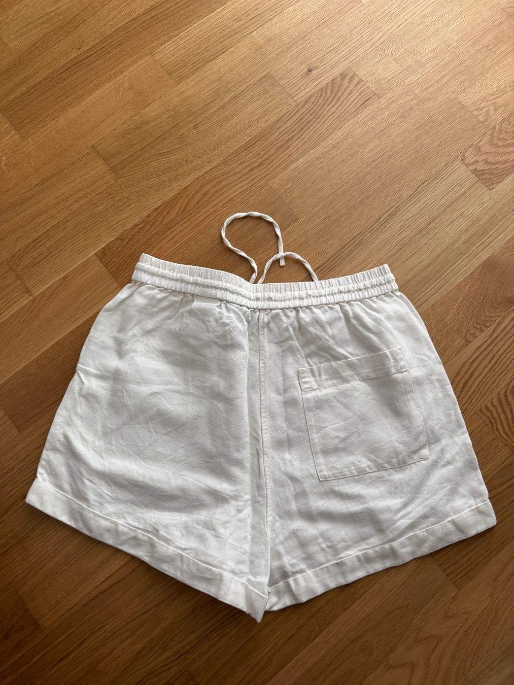 Other Stories Pantaloni: &otherStories kurze Leinenhose weiss Gr. 38 – Usato da Klingnau venduto da Vdado 1