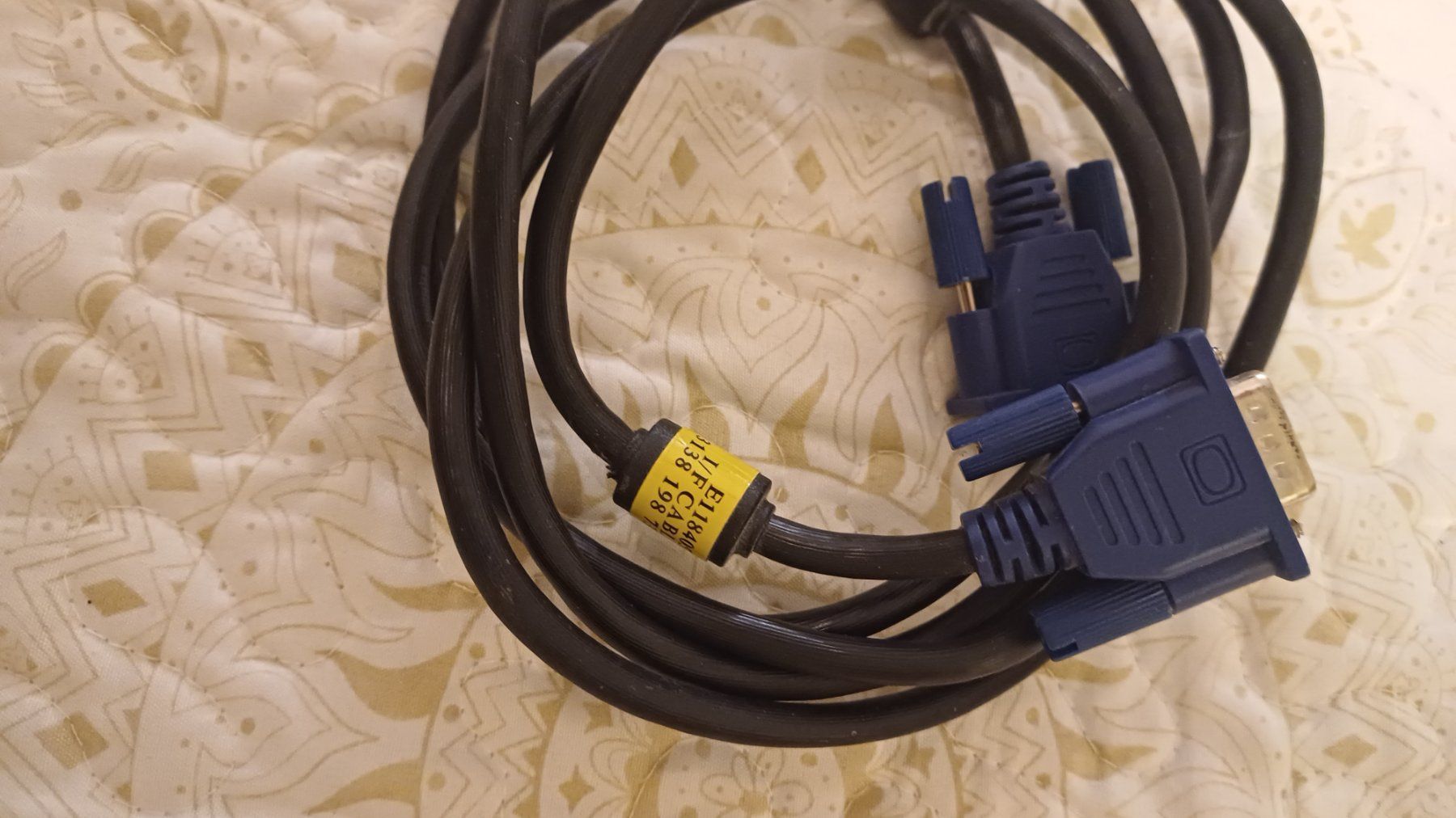 Cavi: VGA zu VGA Kabel 1 Meter – Usato da Zollikerberg venduto da Kaugo