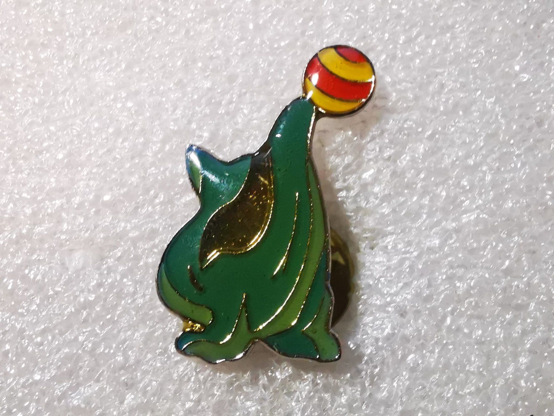 Placchette & Badge: Ansteckpin 20: Seehund mit Ball – Usato da Oppligen venduto da Pin-Fall-Shop