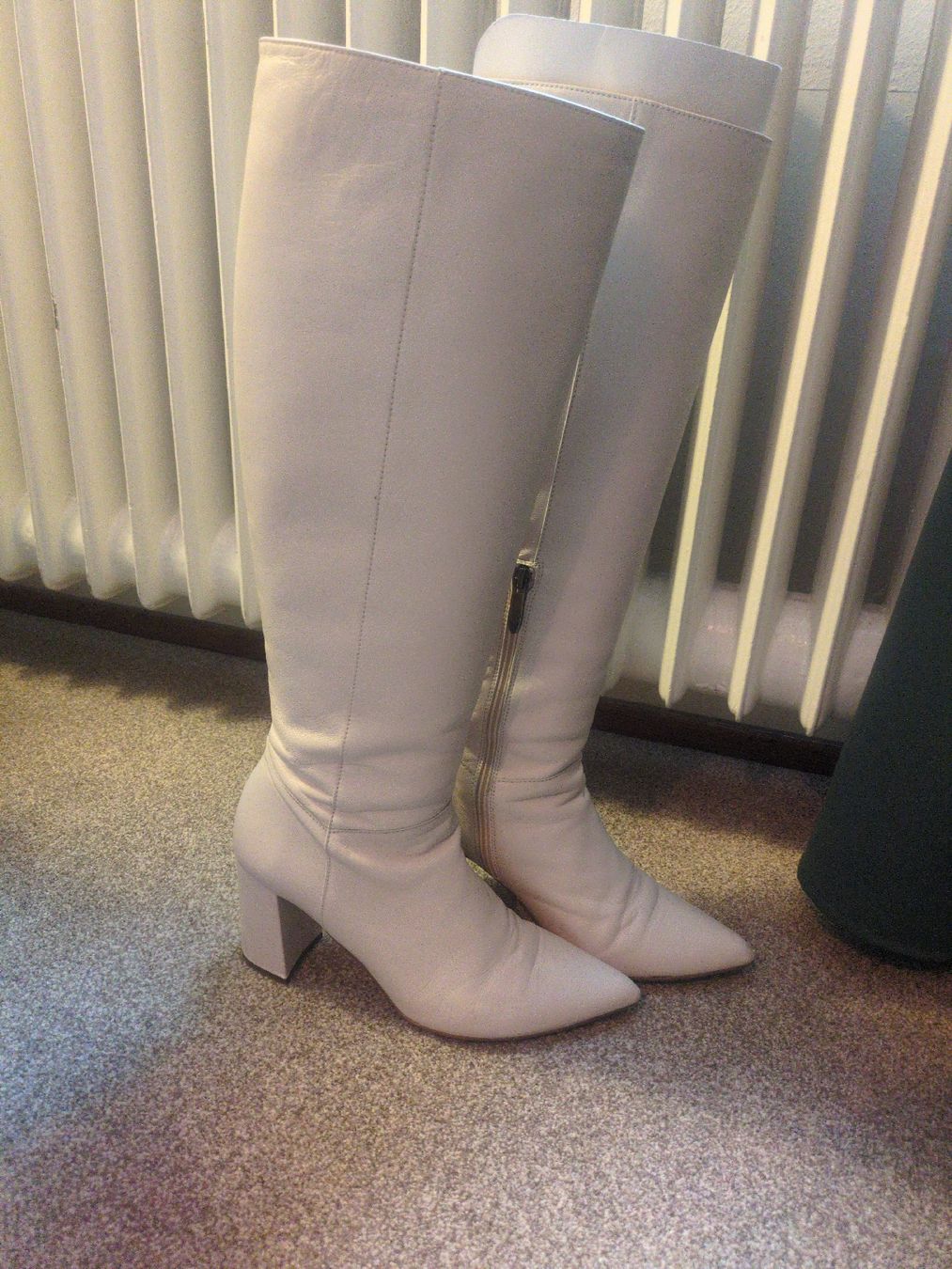 Scarpe da donna: Schicke Lederstiefel Gr. 40 - weiß 60s  – Usato da Zürich venduto da ellen_s