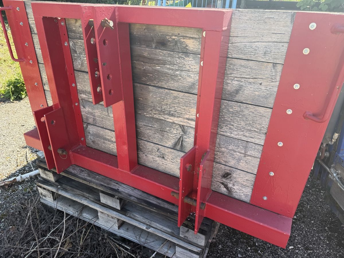 Tracteurs: Heckbrüggeli  – D'occasion à Deitingen par RK68