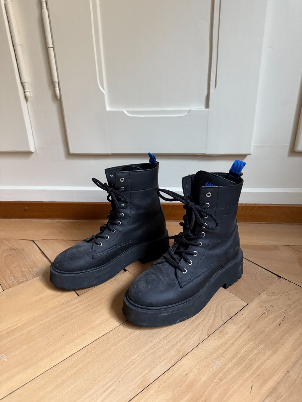 Chaussures femmes: FILLING PIECES - Leder Stiefelette schwarz 38 – D'occasion à Zürich par Diazaio