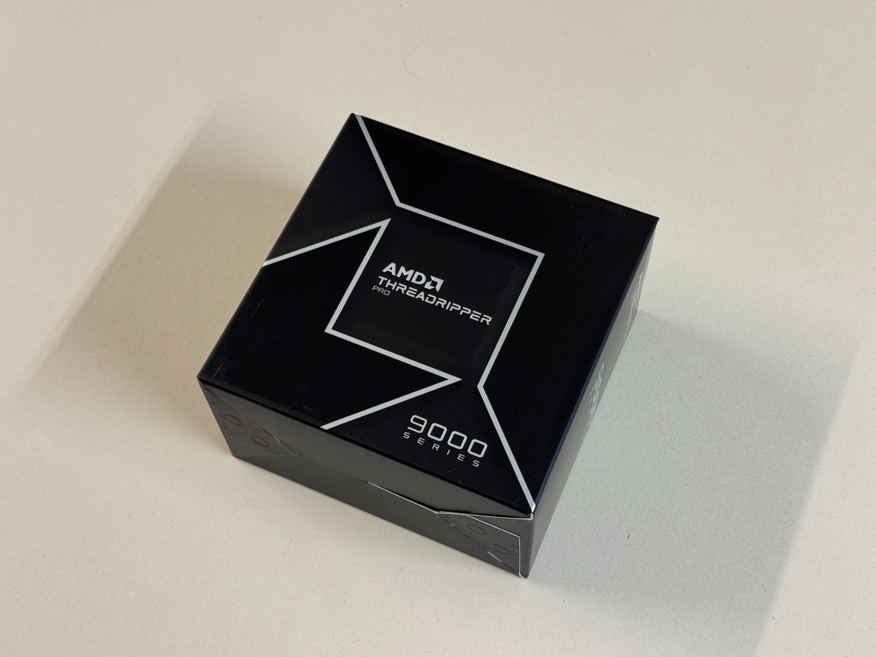 Amd Composants électroniques: AMD Threadripper Pro 9985WX STR5 64 Core 128 Threads – Neuf avec emballage d'origine à Basel par Archi40 1
