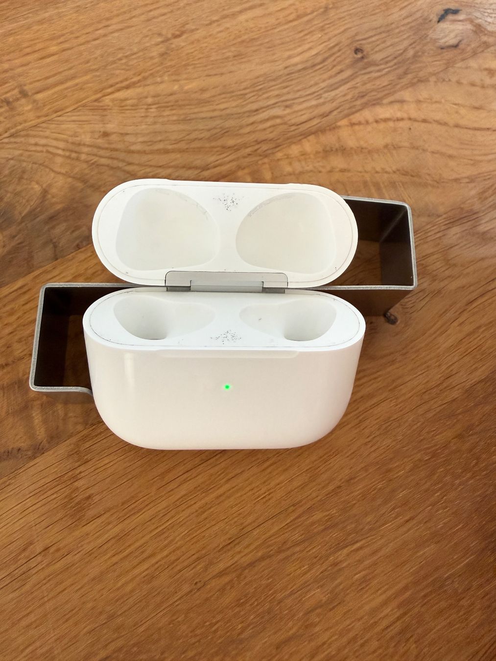 Apple Cuffie: APPLE AirPods 3 Charging Case – Usato da Lausanne venduto da Nine1982