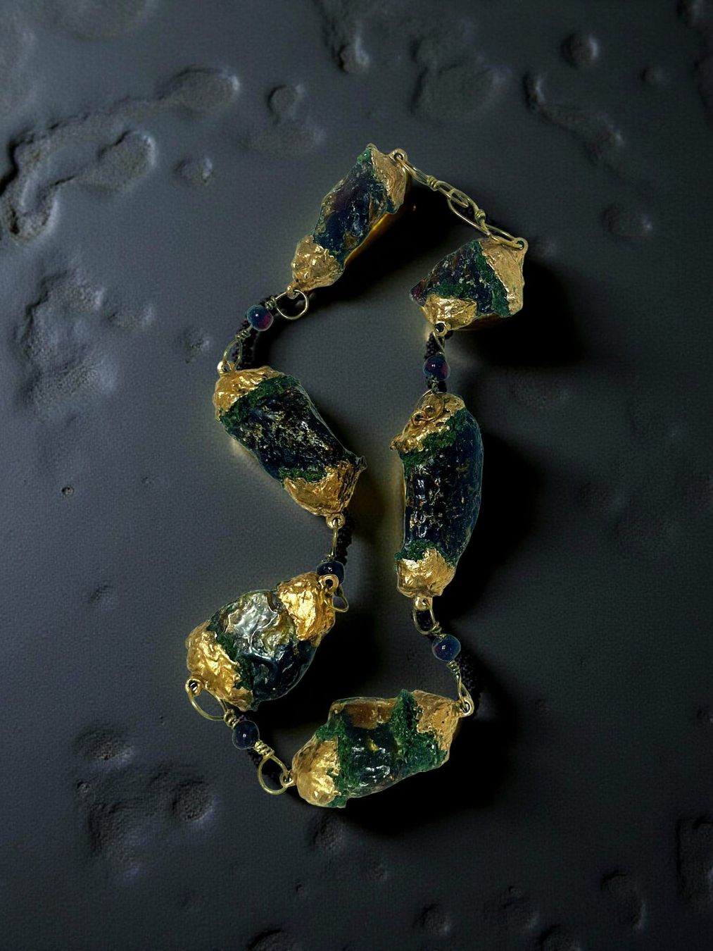 Catenine: Kurzkette Sumatra-Bernstein, Moos, Bronze. 47cm – Nuovo e nell'imballaggio originale da Aarau venduto da Schmuckhoehle_MD 4