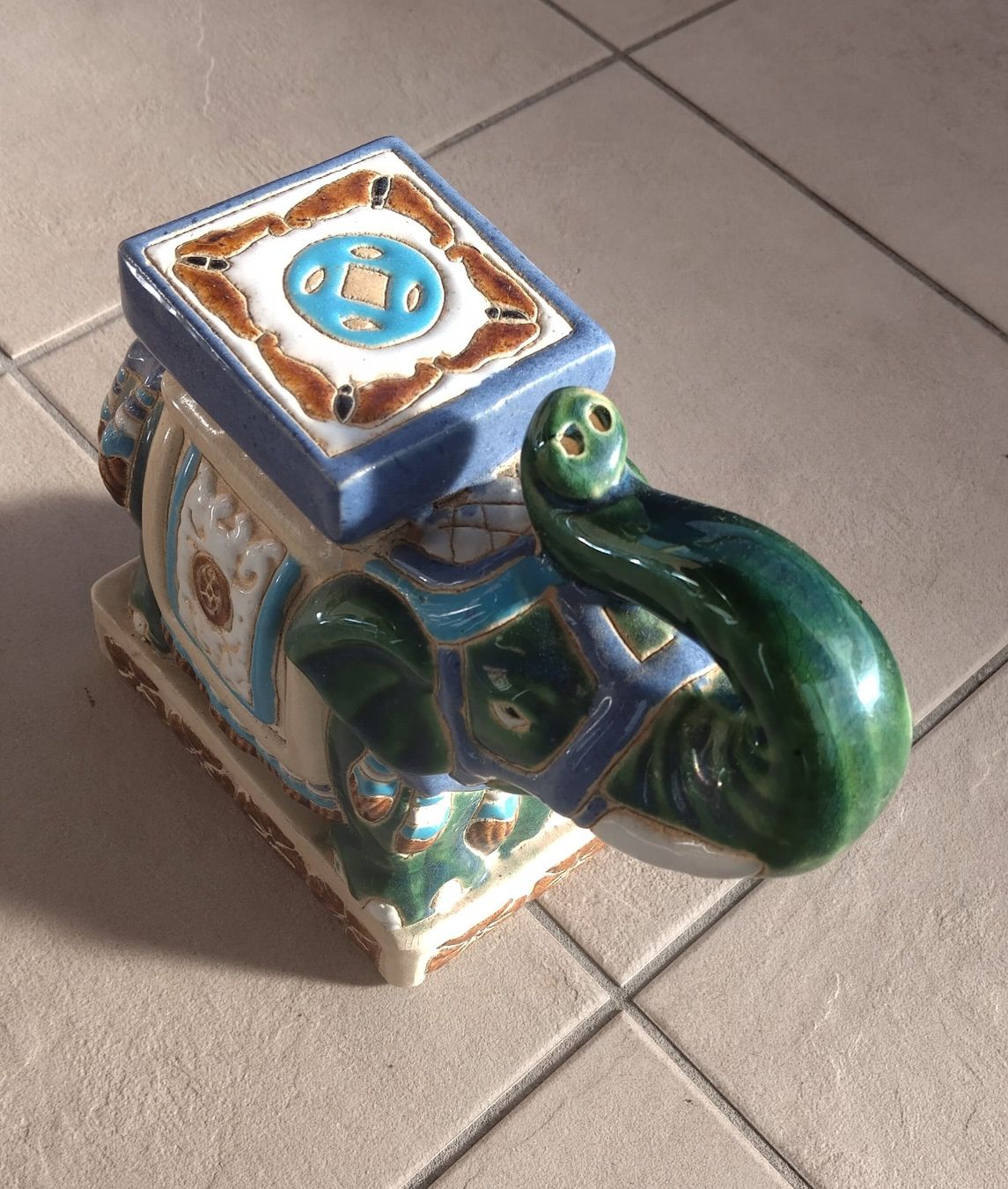 Statuette: Elefante Figur aus Keramik. – Usato da  venduto da  1