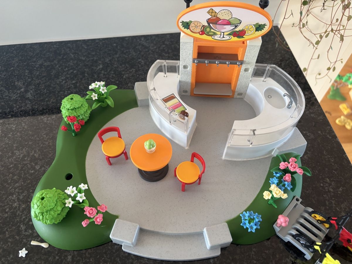 Playmobil Giocattoli: Playmobil Eisdiele inkl Zubehör – Usato da Grosswangen venduto da Sunnyday35 1