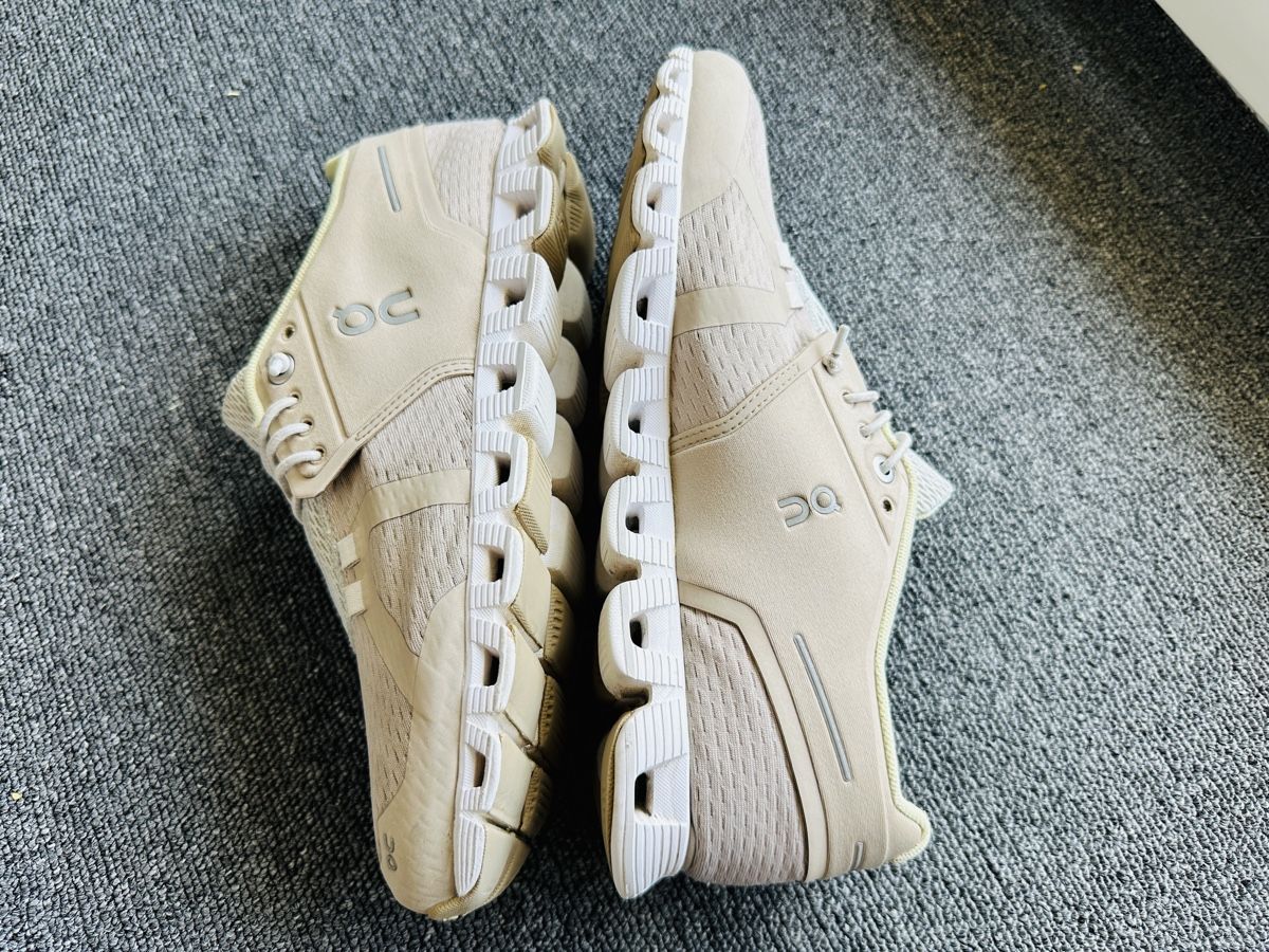 On Scarpe da donna: On cloud 5 femmes taille 38.5 – Usato da Bulle venduto da LeMoleson 3