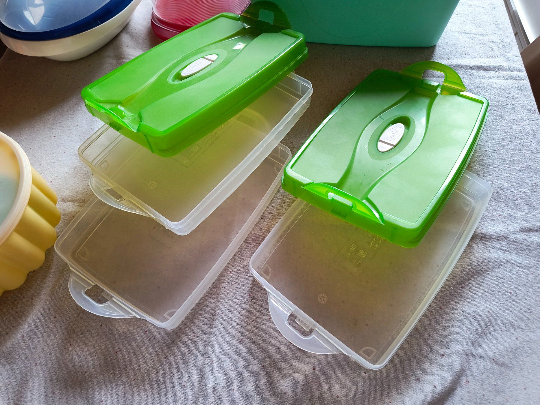 Tupperware Contenitori & Simili: Tupperware Behälter verschiedene Marken und Modelle – Usato da Neuhausen am Rheinfall venduto da VALAMA 3
