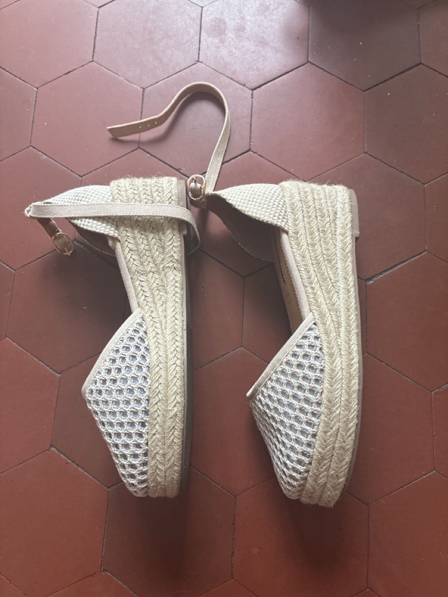 Scarpe da donna:  Café Noir Sandalen Gr 38 – Usato da Zürich venduto da Dsire 1