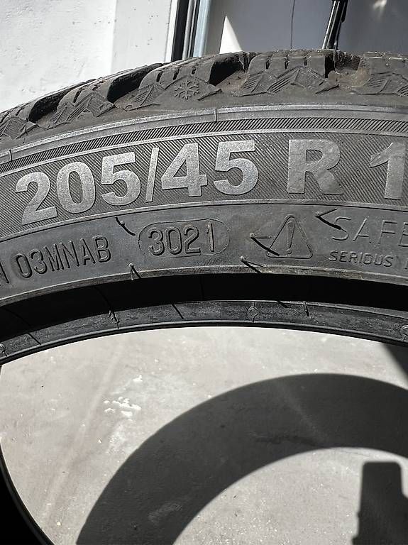 Pneumatici & Ruote complete: 205/45 R17 Winterreifen – Usato da Sursee venduto da gas_8n5t 3