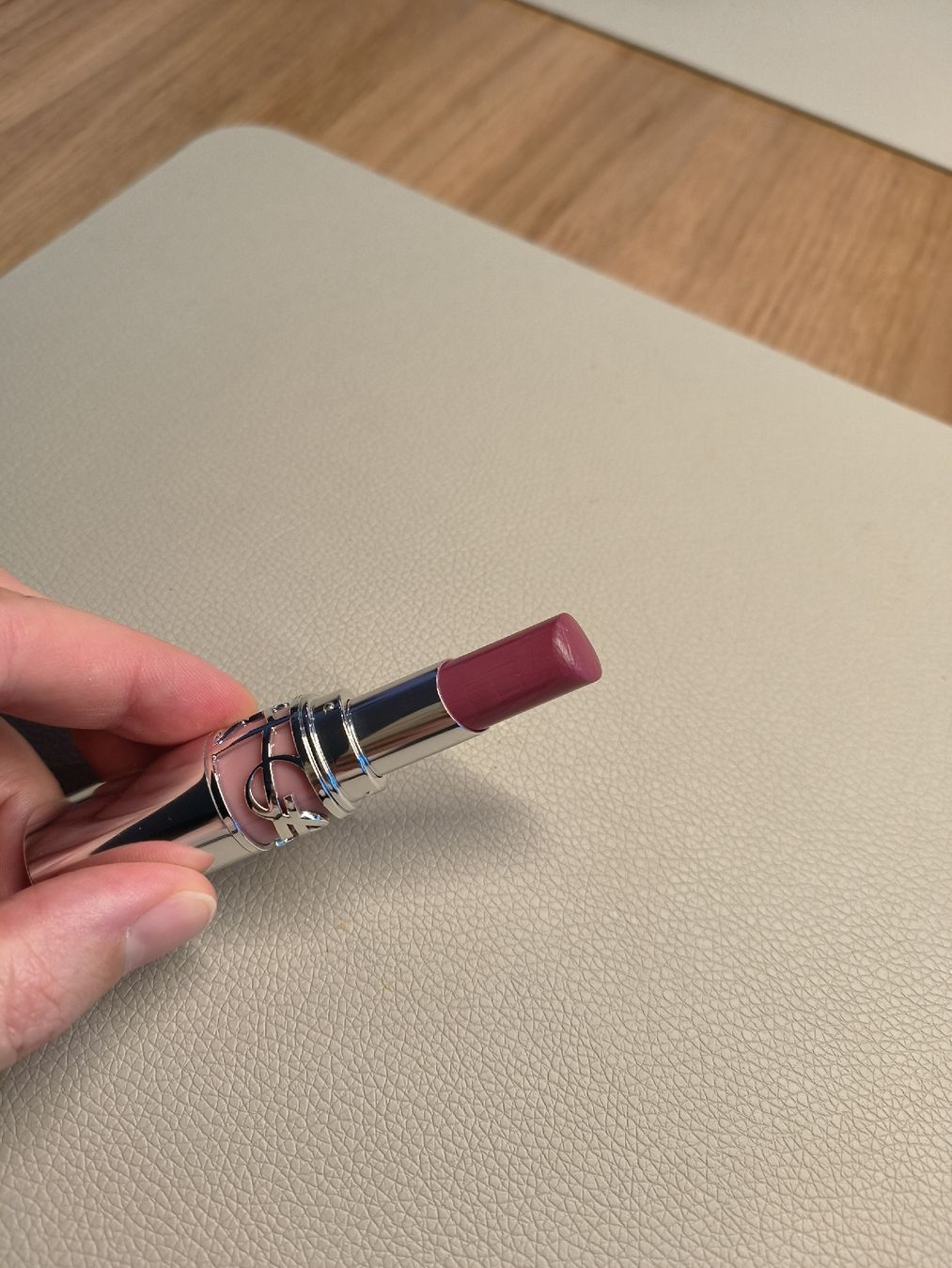 Make-up: YSL Loveshine Lippenstift Farbe 203 Blushed Mallow – Usato da Arbon venduto da sch_q2pz 2