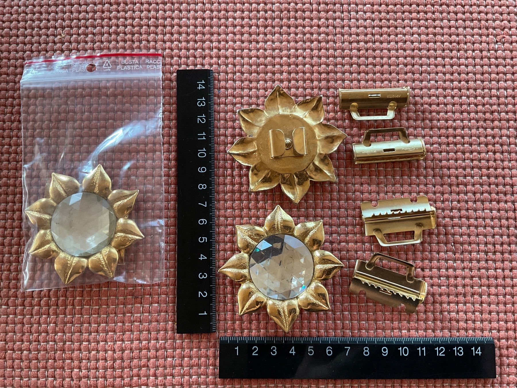 Fibbie per cinture: 3 Gürtelschnallen Blumen Motiv – Usato da Rümlang venduto da euqinom16