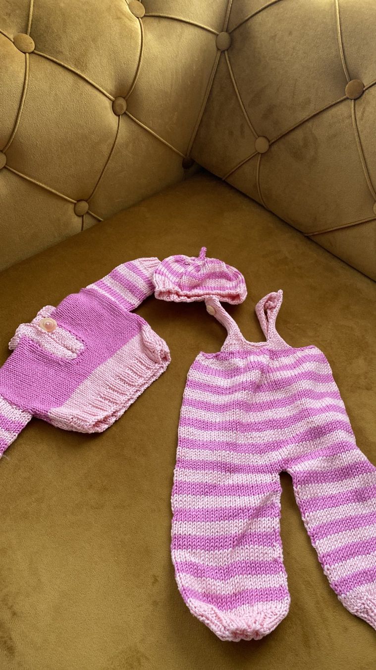 Poupées: gestrickte Puppen Kleider, handarbeit – D'occasion à Dagmersellen par Arcticsnow2017