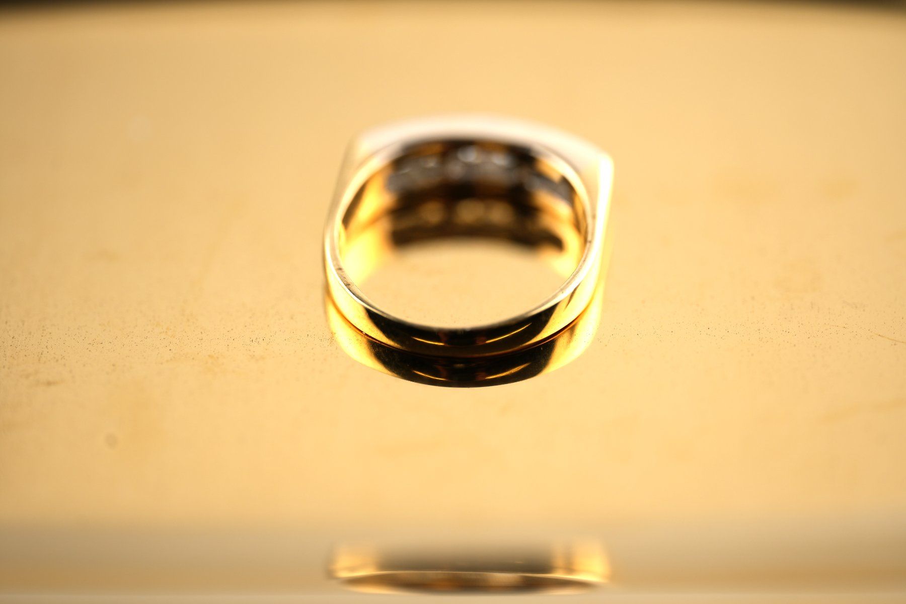 Ringe: Goldring 18K mit 6 Diamanten – Gebraucht aus Basel von Vip24 3