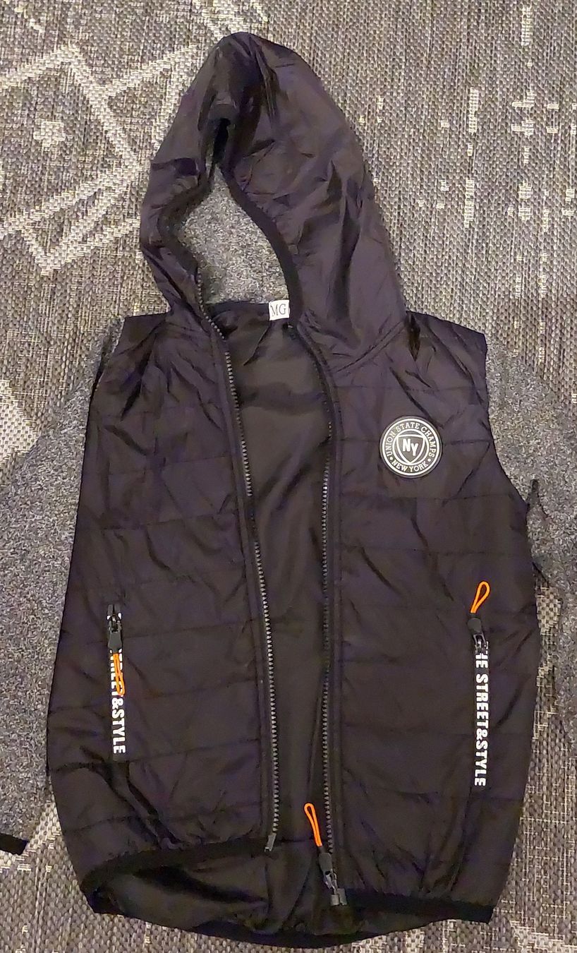 Jacken & Mäntel: Jacke mit Kapuze Grösse 8 Jährig – Gebraucht aus Egolzwil von mobiledeluxe