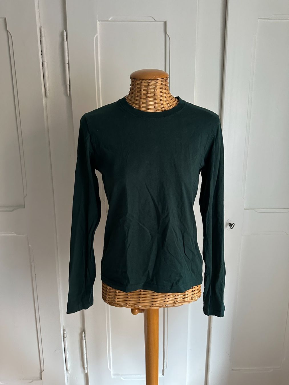 Weekday T-shirt: WEEKDAY - Langarmshirt dunkelgrün XS – Usato da Zürich venduto da Diazaio