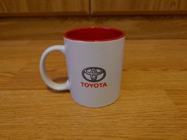 Toyota Tasse mit Markenlogo & Schrift in der Farbe weiss/rot