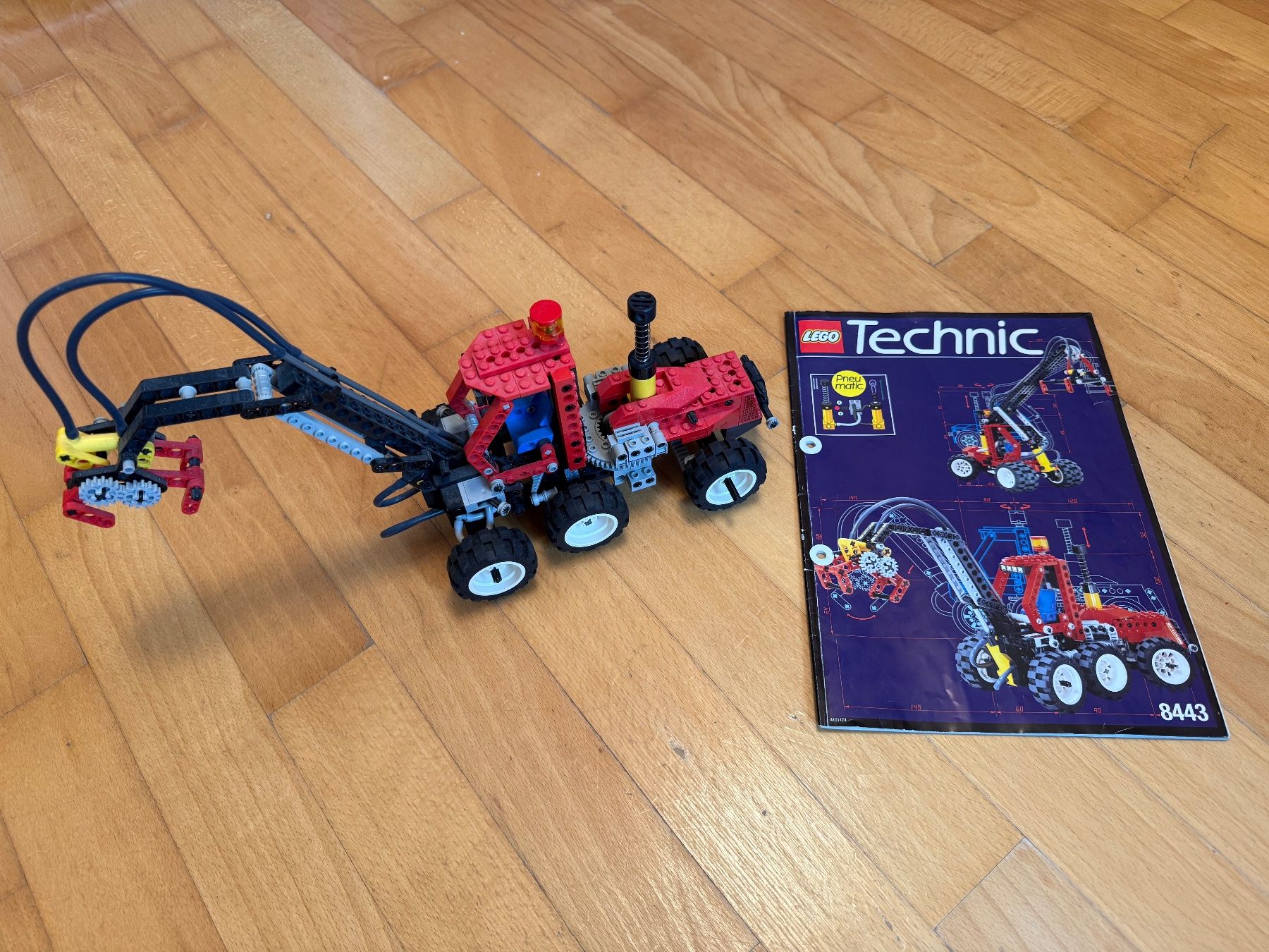 Lego Kit di costruzioni: LEGO Technic 8443 Pneumatic Log Loader mit Anleitung – Usato da Meilen venduto da MockUrs 1