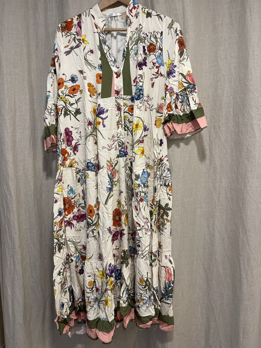 Vestiti: Viskose Kleid Blumenmuster weiss lang Onesize Versand 9.-  – Nuovo (secondo la descrizione) da Meilen venduto da ana9