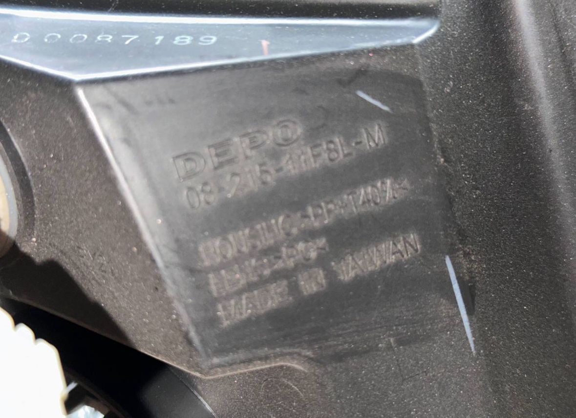 Nissan Scheinwerfer: Phare droit pour Nissan Navara – Neu und originalverpackt aus fribourg von Nikita.0762813663 2