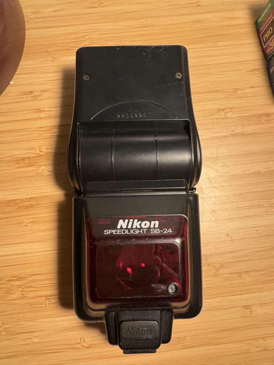 Nikon Blitze: Nikon Speedlight SB-24 – Gebraucht aus Zürich von SalernoElia