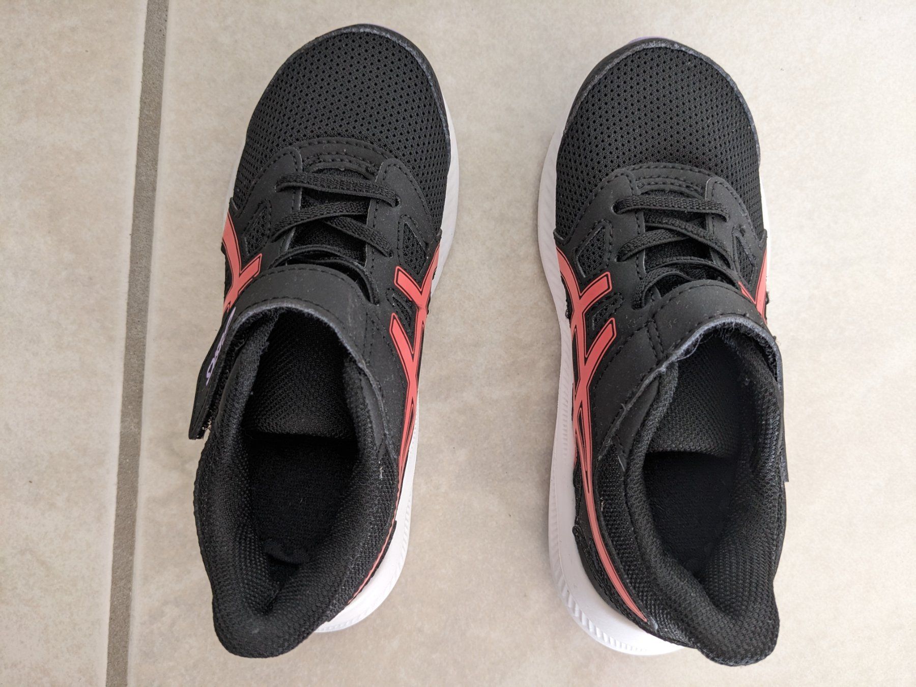 Asics Schuhe für Jungen: Asics Turnschuhe Grösse 28.5 – Gebraucht aus Wald ZH von andy_ch01 1