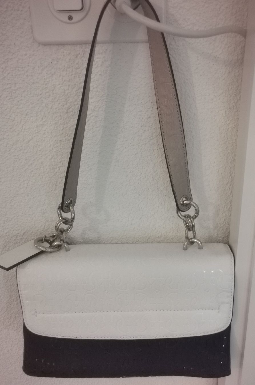 Guess Borse da donna: Umhängetasche Guess – Usato da Zürich venduto da ssi_6pt7 1