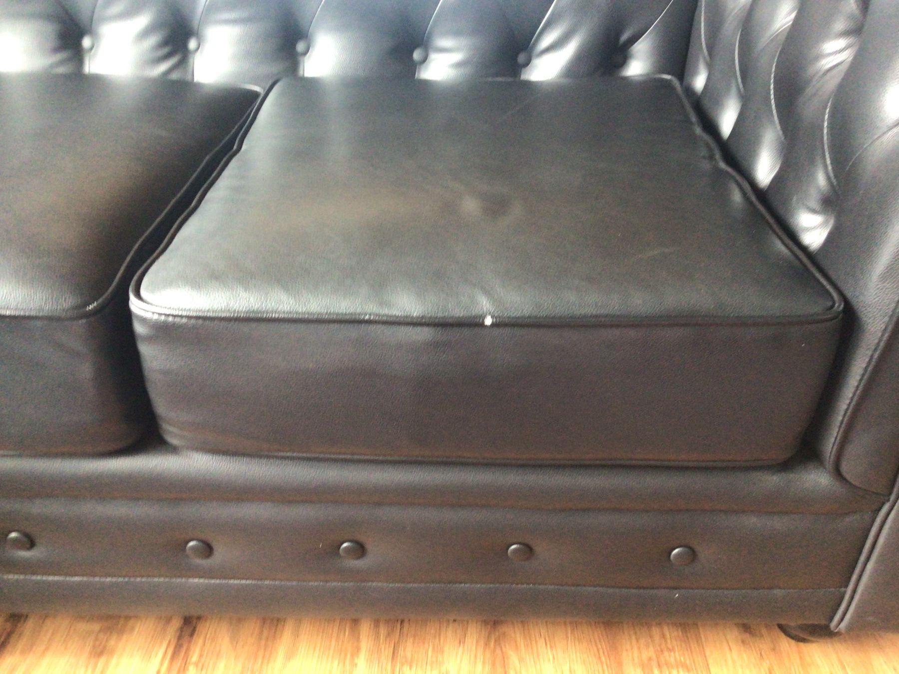 Divani: Chesterfield Sofa & 2 Sessel - Elegante Kunstleder – Usato da Schaffhausen venduto da Snehal 4
