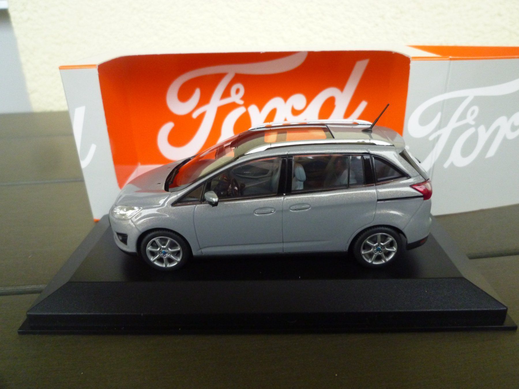 Modellini d'auto: Ford Grand C-Max – Nuovo e nell'imballaggio originale da Flawil venduto da Imperiosud 4