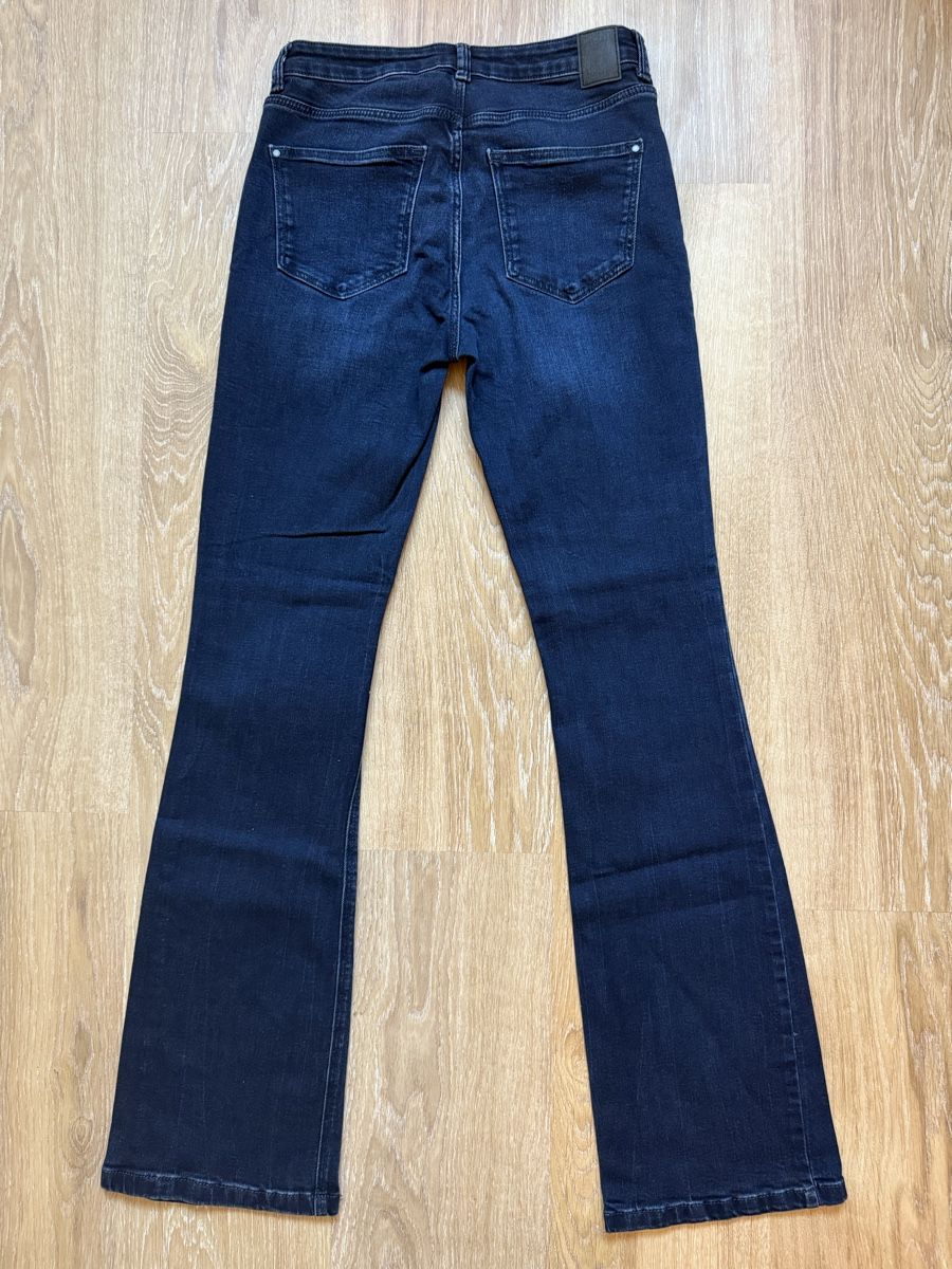 C&A Jeans: Jeans bleu foncé bootcut C&A, t.36/S – Usato da Tavannes venduto da Thriftshop 2