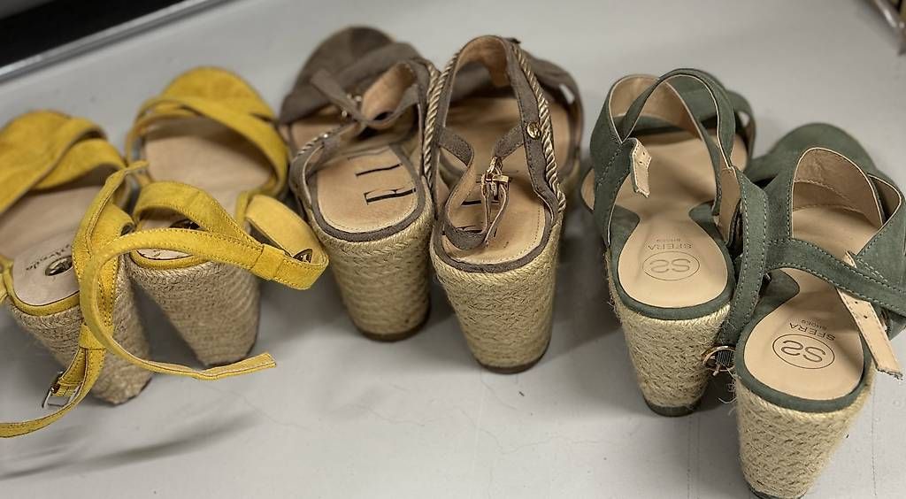 Scarpe da donna: Paket mit Espadrilles/Sandalen – Usato da Dübendorf venduto da franzi1982 1