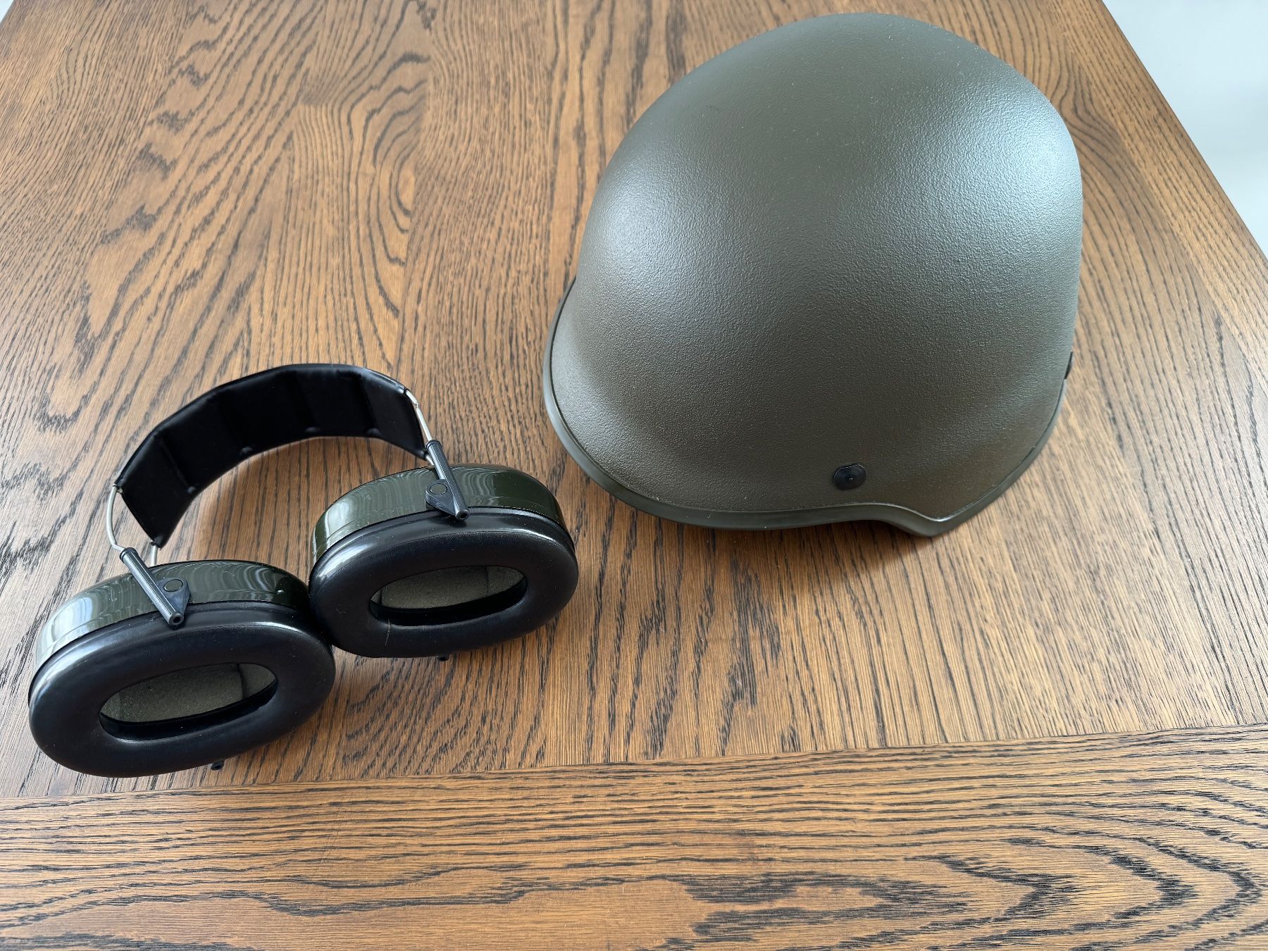 Uniformi & Effetti personali: Armeehelm & Pamir Peltor – Usato da Bern venduto da tradestation 1