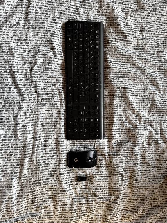 Tastiere: HP Tastatur + Maus Set (Wireless mit USB Adapter) – Usato da Oberägeri venduto da Tizwei