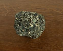 Pyrite en cristaux cuboactédriques   90gr 4 x 4 x 2,5 cm