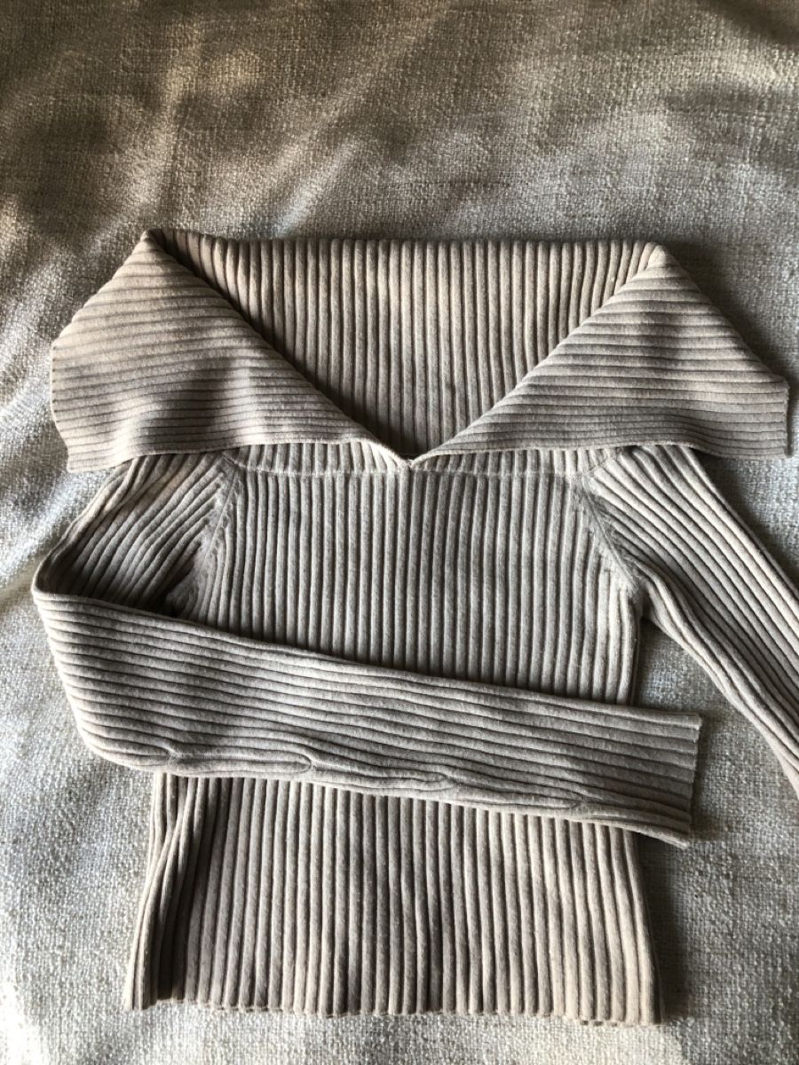 Bershka Maglioni & Felpe: Off Shoulder Pullover von Bershka – Usato da Zürich venduto da aurelia_nater 1