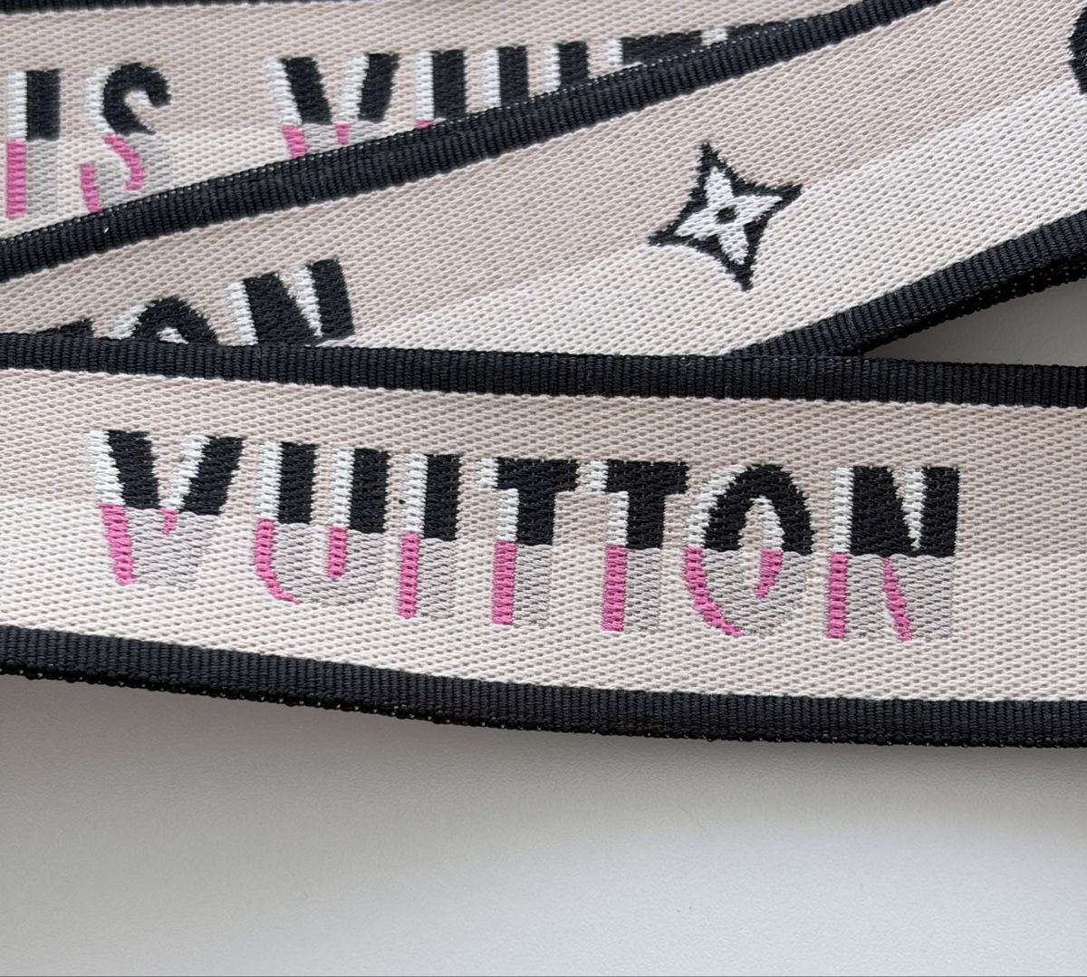 Louis Vuitton Altro in  Abbigliamento & Accessori: Louis Vuitton Schulterriemen NEU – Nuovo (secondo la descrizione) da Staufen venduto da sarinaluescher 1