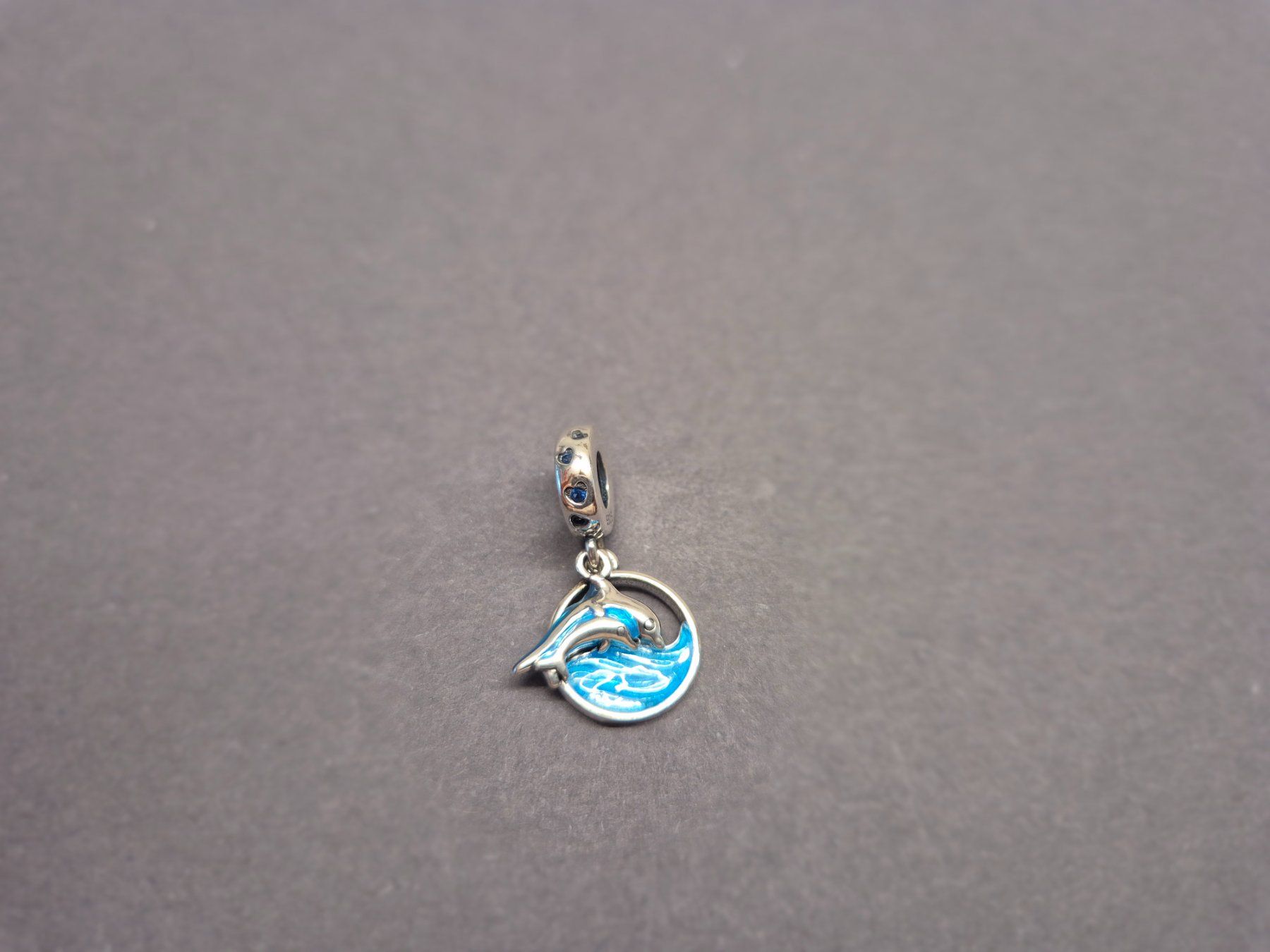 Ciondoli: Charm Delfine +Garantie – Nuovo (secondo la descrizione) da Rotkreuz venduto da Carbone_Bijou-Shop