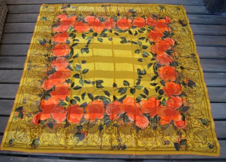 Christian Dior Seidentuch / Foulard en soie  140 x 140 cm